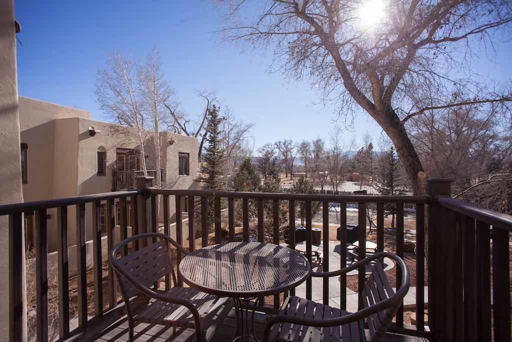 Club Wyndham Taos Hotel Exterior photo